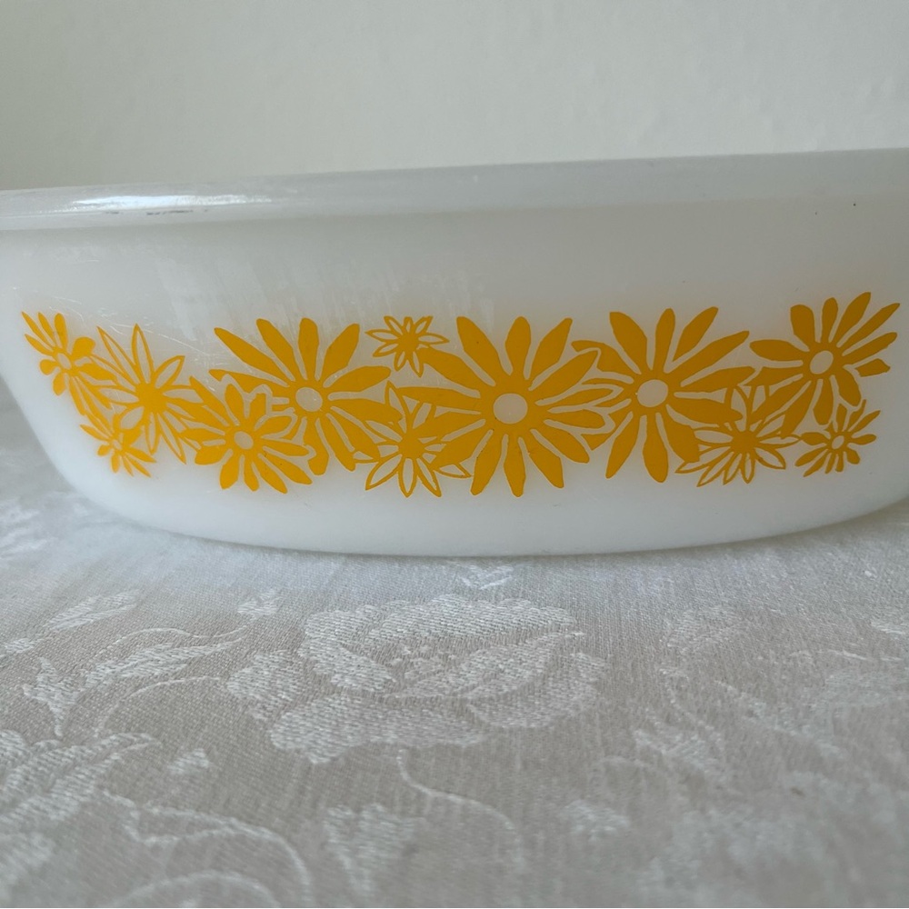 Vintage Glasbake 1 QT. White and Yellow Floral Baking Casserole Dish - Picture 13 of 14